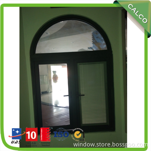 Aluminium window with manual blind